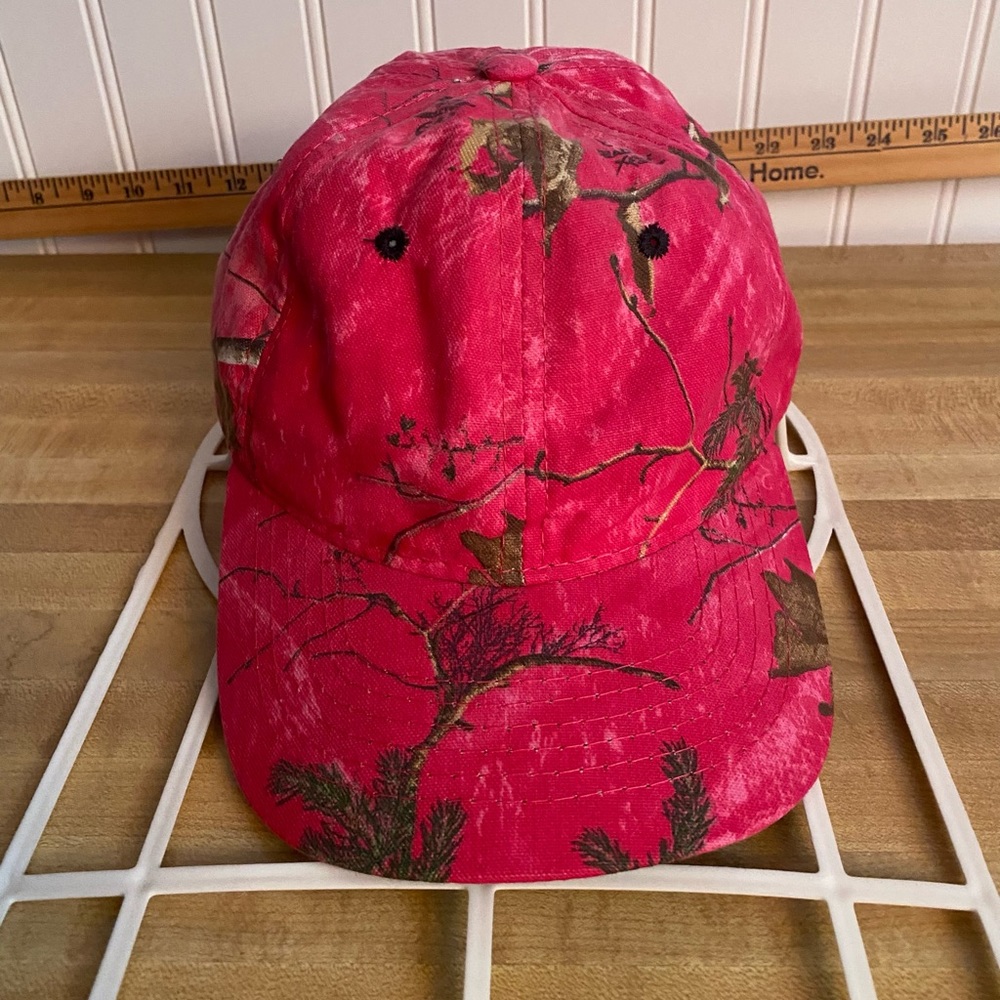 Preowned “Signatures” Brand “Realtree” Hat/Cap. Pink/Brown Camo Color.